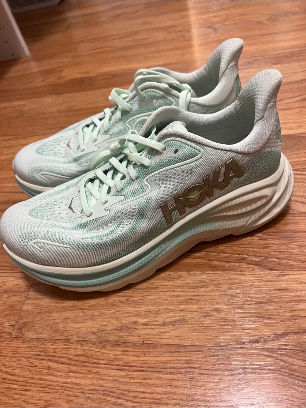 Hoka Clifton 10